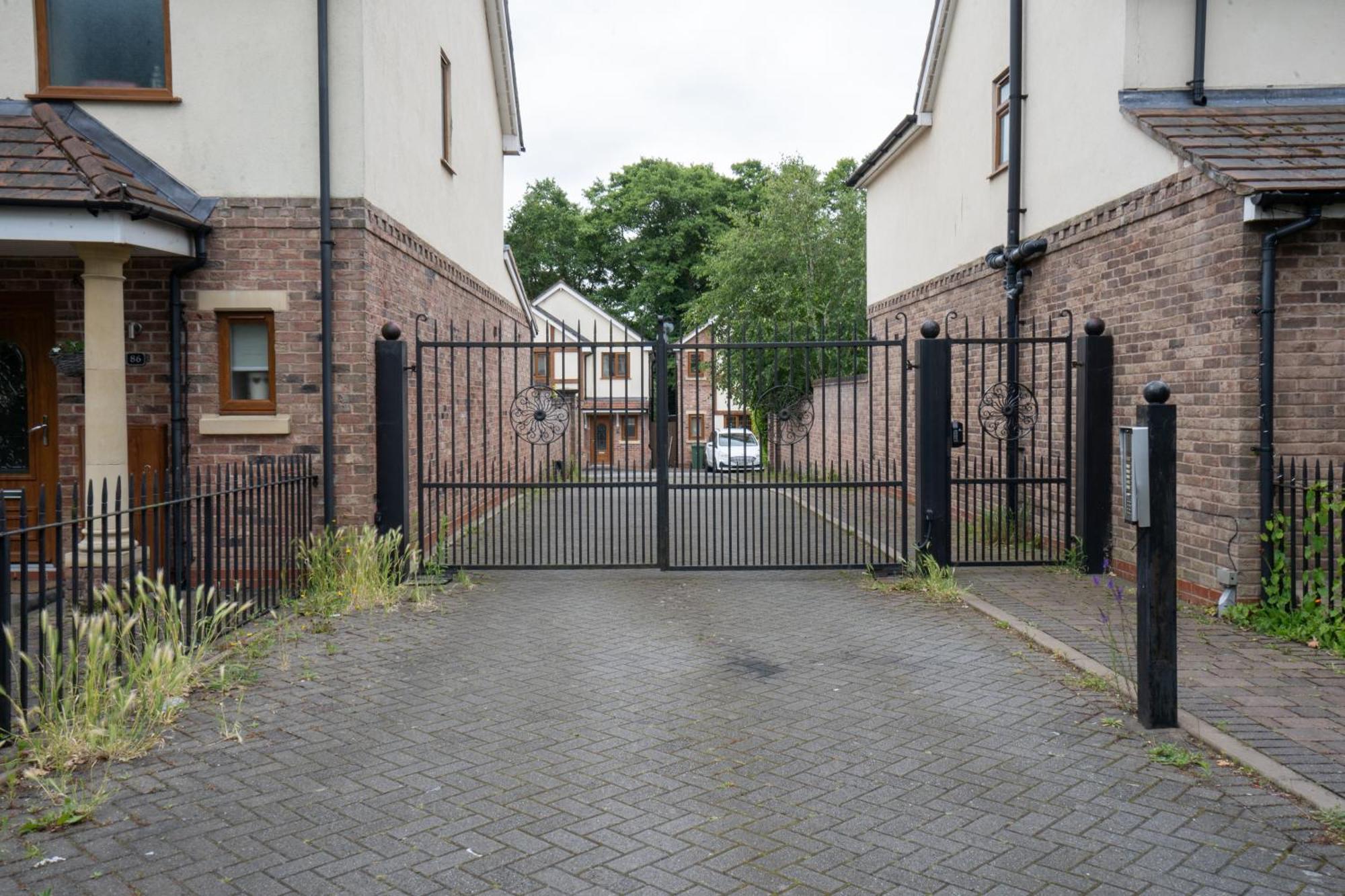 Villa Emirates House, Luxe 5 Bed, With King Sized Beds, Next To Aiport & Nec, Jlr 5 Mins Marston Green Exterior foto
