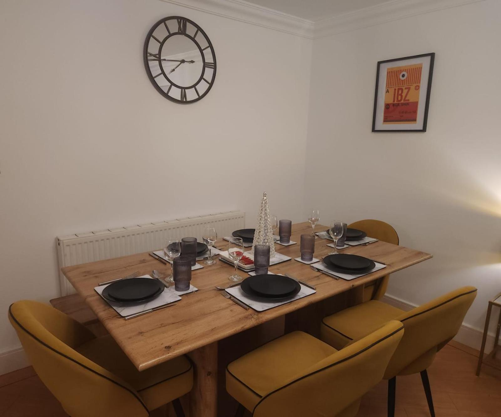 Villa Emirates House, Luxe 5 Bed, With King Sized Beds, Next To Aiport & Nec, Jlr 5 Mins Marston Green Exterior foto