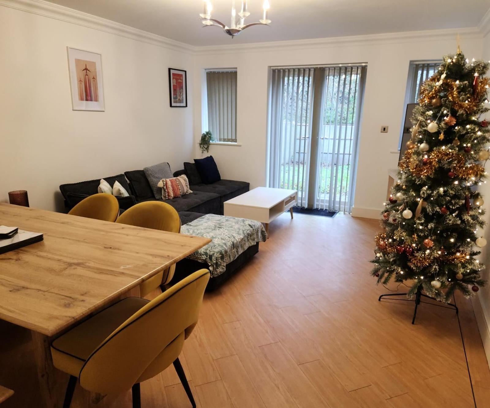 Villa Emirates House, Luxe 5 Bed, With King Sized Beds, Next To Aiport & Nec, Jlr 5 Mins Marston Green Exterior foto